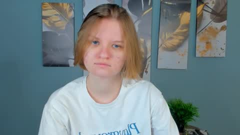 Snapshot of lilianslow chatting on 01.14.26 hi guys Im new here Im 18 years oldIve never had sex online show from 01.14.26