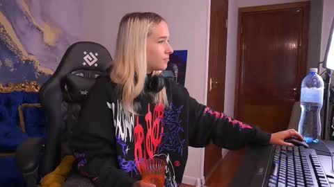 lilielfie online show from 10.01.25