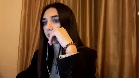 Snapshot of lilihalvorsen chatting on 09.20.25 Lina online show from 09.20.25