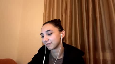 Snapshot of lilihalvorsen chatting on 10.06.25 Lina online show from 10.06.25