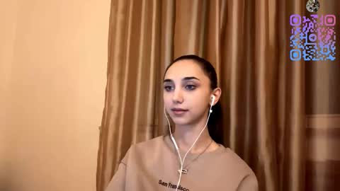 Snapshot of lilihalvorsen chatting on 10.17.25 Lina online show from 10.17.25