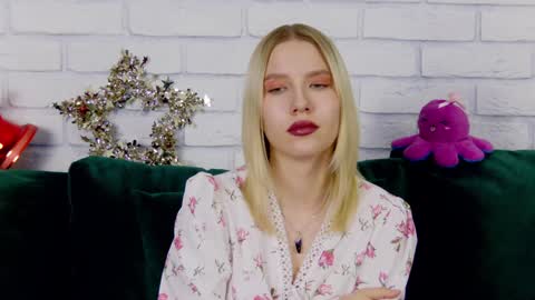 LiliLinn online show from 12.27.24