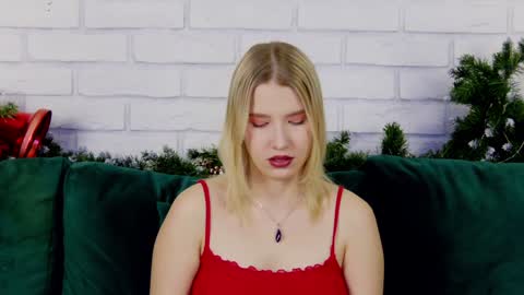 LiliLinn online show from 01.13.25