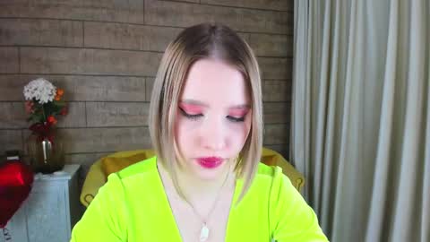 LiliLinn online show from 02.19.25