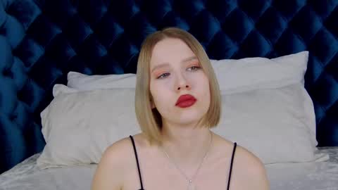 LiliLinn online show from 02.22.25