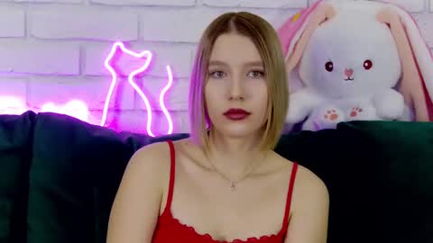 LiliLinn online show from 03.10.25