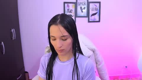 Snapshot of lilith01_ chatting on 02.14.25 Leidy online show from 02.14.25