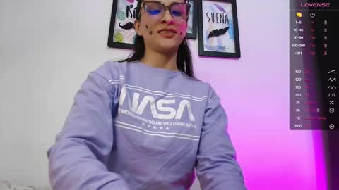 Snapshot of lilith01_ chatting on 10.02.25 Leidy online show from 10.02.25