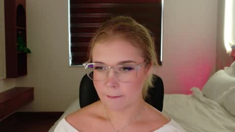 Lilith Bonheur online show from 04.08.26