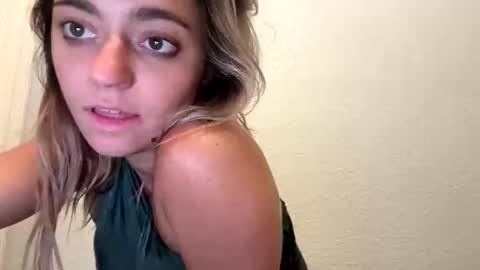 Snapshot of lilith_luv444 chatting on 05.08.26 lilith_luv444 online show from 05.08.26