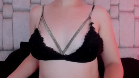 Snapshot of lilithbloom7 chatting on 04.11.26 Welcome to Lilith room online show from 04.11.26