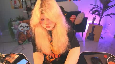 LilithNelson online show from 10.25.25