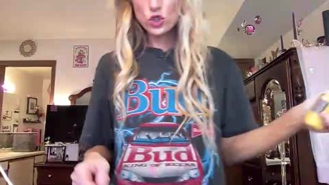 Snapshot of lilithohfish chatting on 05.17.26 Lilithohfish online show from 05.17.26