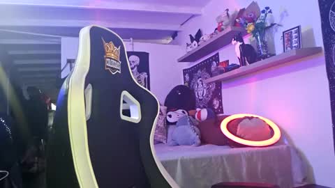 Snapshot of lilithstar_666 chatting on 10.04.25 Lilith morningstar Independent Model Helpme to reach 100 likes online show from 10.04.25