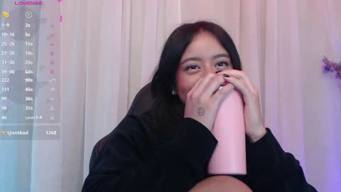 Snapshot of lilithwallkeer chatting on 01.27.25 Maria online show from 01.27.25