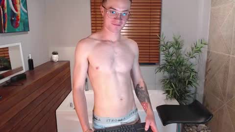 Snapshot of liljames_ chatting on 11.15.25 Lil James online show from 11.15.25