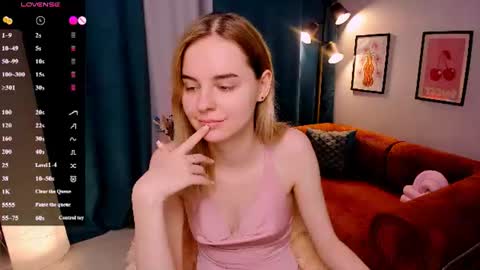 Snapshot of lillian_shine chatting on 07.07.26 Lillian online show from 07.07.26
