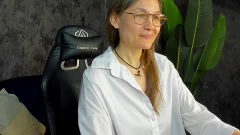 Snapshot of lillian_white1 chatting on 05.02.26 lillian_white1 online show from 05.02.26
