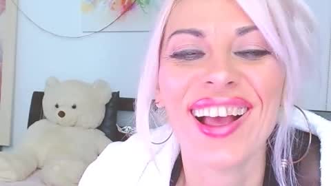 Lara online show from 11.04.25