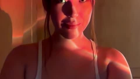 Snapshot of lillie_sun chatting on 08.03.26 lillie_sun online show from 08.03.26