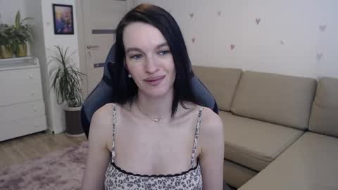 Snapshot of lilliyves chatting on 05.15.26 lilliyves online show from 05.15.26