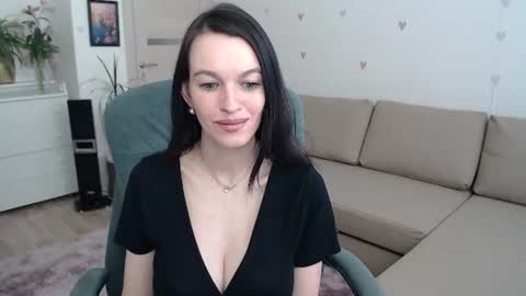 Snapshot of lilliyves chatting on 06.15.26 lilliyves online show from 06.15.26
