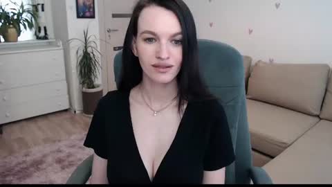 Snapshot of lilliyves chatting on 07.05.26 lilliyves online show from 07.05.26