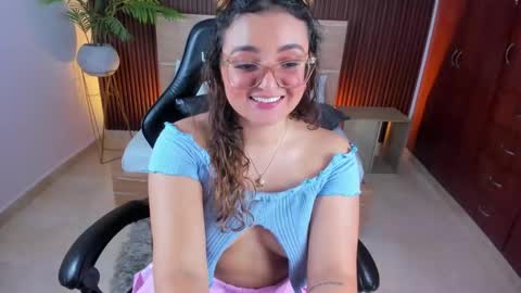 L I L L Y online show from 02.08.25