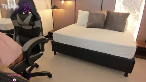 L I L L Y online show from 09.30.25