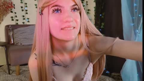 Snapshot of lilly_cooperr534616 chatting on 12.08.24 Lilly online show from 12.08.24