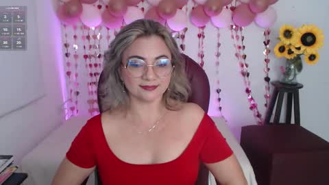 Snapshot of lilly_milf chatting on 01.19.26 Lilly online show from 01.19.26