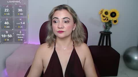 Snapshot of lilly_milf chatting on 02.14.26 Lilly online show from 02.14.26