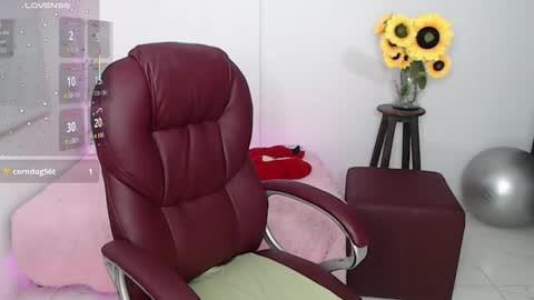 Snapshot of lilly_milf chatting on 02.26.26 Lilly online show from 02.26.26