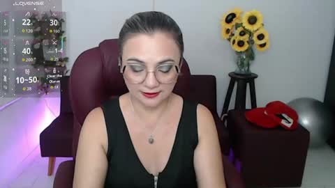 Snapshot of lilly_milf chatting on 04.14.26 Lilly online show from 04.14.26