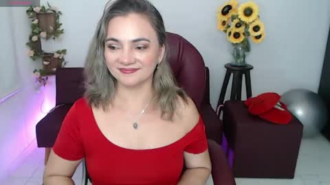 Snapshot of lilly_milf chatting on 04.16.26 Lilly online show from 04.16.26