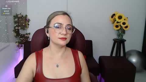 Snapshot of lilly_milf chatting on 05.09.26 Lilly online show from 05.09.26
