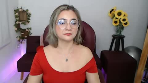 Snapshot of lilly_milf chatting on 05.14.26 Lilly online show from 05.14.26