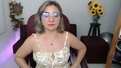 Snapshot of lilly_milf chatting on 05.15.26 Lilly online show from 05.15.26