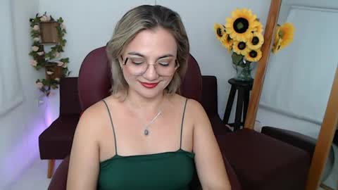 Snapshot of lilly_milf chatting on 06.30.26 Lilly online show from 06.30.26