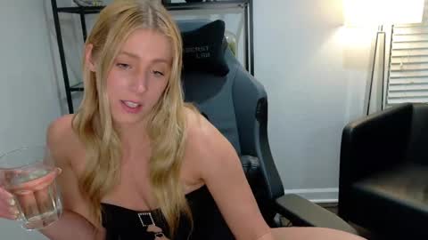 Lilly Baby Xo online show from 03.25.26