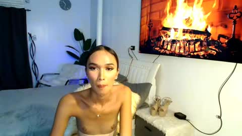 Snapshot of lillyholland_xx chatting on 02.14.25 lillyholland online show from 02.14.25