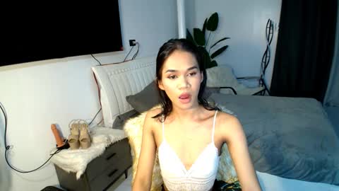 Snapshot of lillyholland_xx chatting on 02.20.25 lillyholland online show from 02.20.25