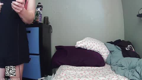 Snapshot of lillylovings chatting on 09.13.25 LillyLovings online show from 09.13.25