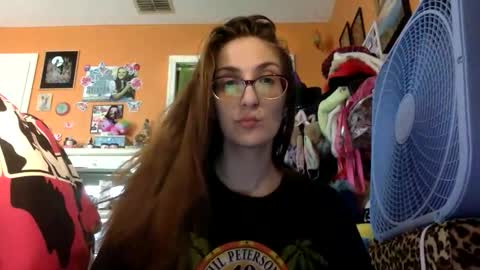 Snapshot of lillylushabae chatting on 05.08.26 hi guys im back on here 3 online show from 05.08.26