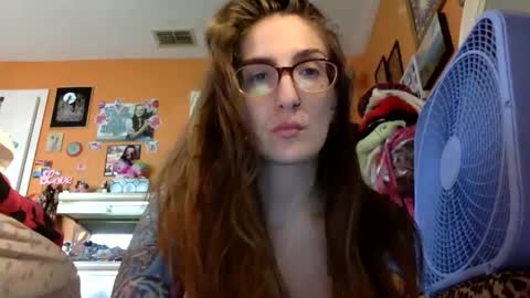 Snapshot of lillylushabae chatting on 05.25.26 hi guys im back on here 3 online show from 05.25.26