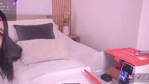 Lilly Thompson  online show from 01.23.25