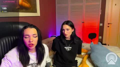 Snapshot of lilo_meow chatting on 11.20.25 Kris Lilo online show from 11.20.25