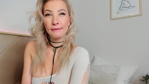 Snapshot of liloukatt chatting on 01.16.25 Lilou  online show from 01.16.25