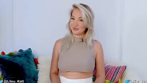 Snapshot of liloukatt chatting on 07.15.26 Lilou online show from 07.15.26