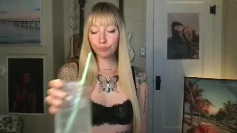 Snapshot of lilpeachykeenn chatting on 12.02.24 Lilpeachykeenn online show from 12.02.24